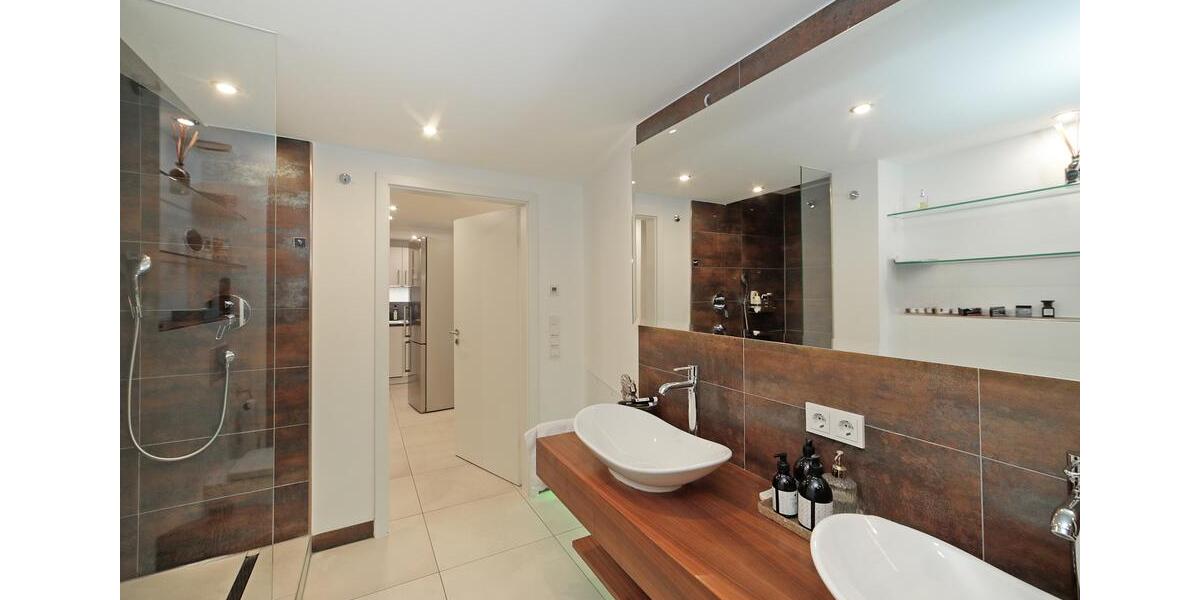 Traumlage direkt am Englischen Garten: Gehobene, lichtdurchflutete 3-Zimmer-Wohnung im Split-Level! zimmer