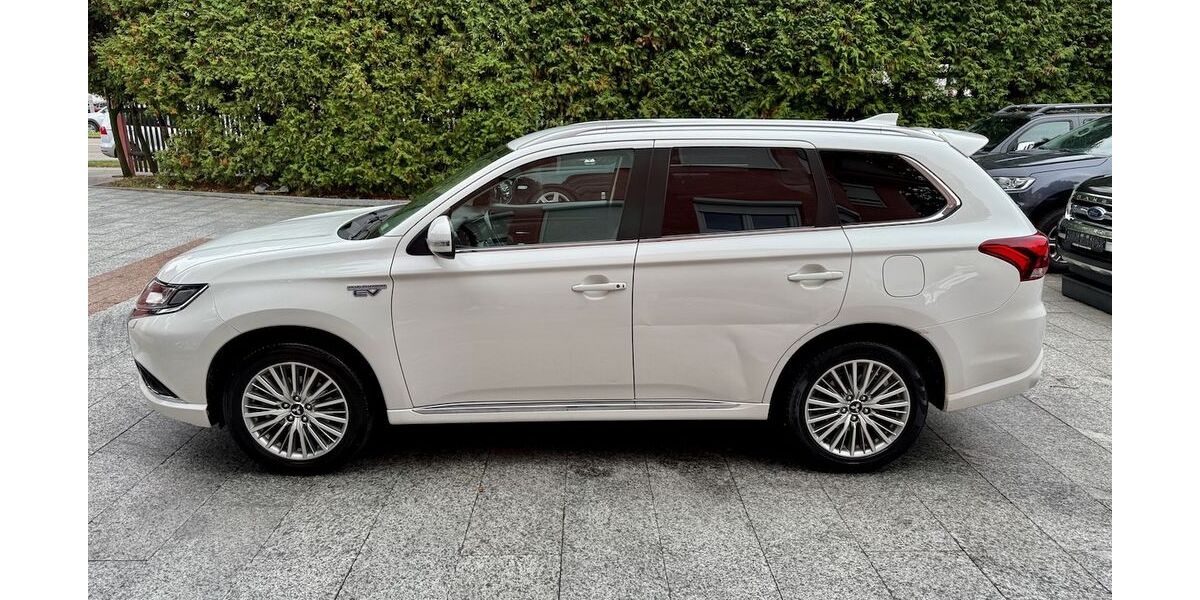 Mitsubishi Plug-in Hybrid Outlander 138.000 km 13.980 &euro; München 81827