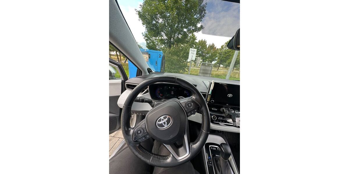 Toyota Corolla 179.000 km 17.900 &euro; München 81829