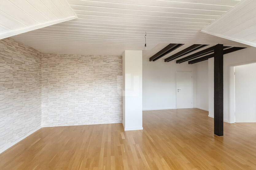 WINDISCH IMMOBILIEN - Gut geschnittene 2,5-Zimmer - Dachgeschosswohnung, zentral & ruhig gelegen! 3 zimmer