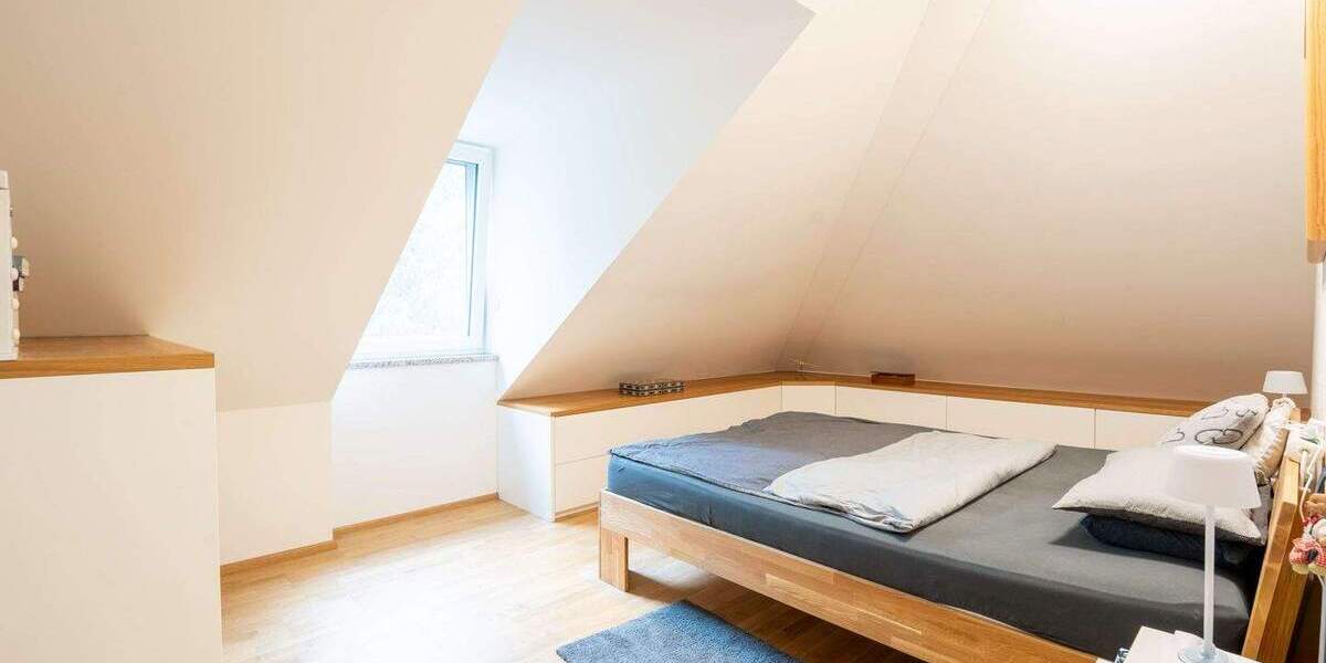 Charmante Dachgeschosswohnung mit großem Sonnenbalkon - neuwertig und energieeffizient 3 zimmer