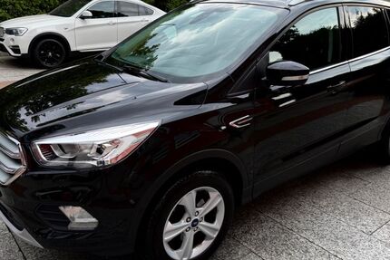 Ford Kuga 71.000 km 10.980 &euro; München 81827