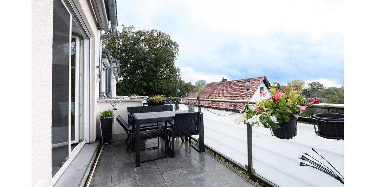Charmante Dachgeschosswohnung mit großem Sonnenbalkon - neuwertig und energieeffizient 3 zimmer