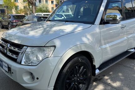 Mitsubishi Pajero 177.400 km 19.900 &euro; München 81243
