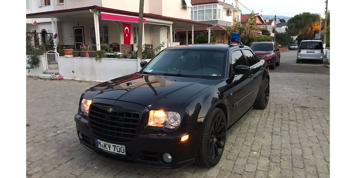 Chrysler 300C 306.900 km 11.990 € München 80687