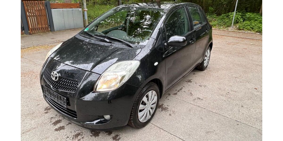 Toyota Yaris 155.000 km 2.999 &euro; München 81929