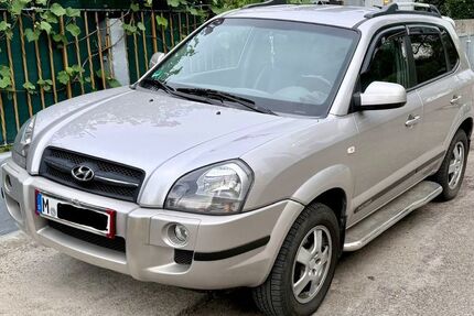 Hyundai TUCSON 71.000 km 6.500 &euro; München 81245