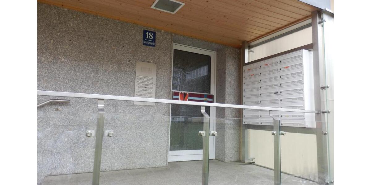 Helle schöne 2 Zim. Wohnung mit großem Balkon in Top Lage zu verk 1 zimmer