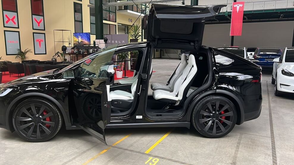 Tesla Model X 37.500 km 99.999 € München 80798