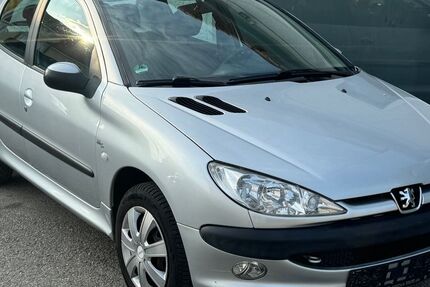 Peugeot 206 99.900 km 2.590 € Eichenau 82223
