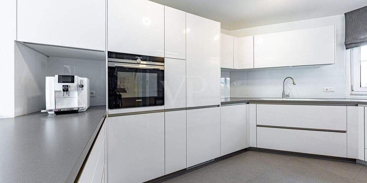 Eleganz trifft Nachhaltigkeit: Teil­möblierte Doppelhaushälfte mit Premiumausstattung zu vermieten 6 zimmer