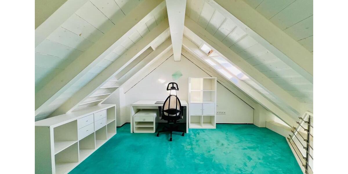 Vollmöblierte Galeriewohnung inkl. Garage + Balkon + Keller 2.5 zimmer