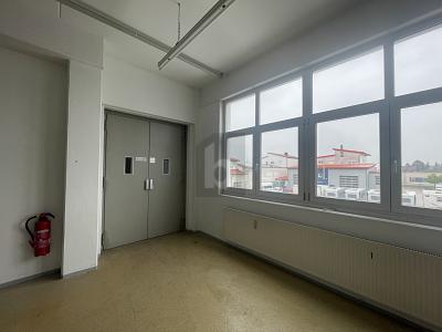 VIELSEITIGE NUTZUNG-PRODUKTIONLAGERHALLE 2.5 zimmer