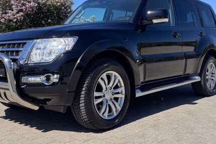 Mitsubishi Pajero 249.000 km 19.400 &euro; München 81825