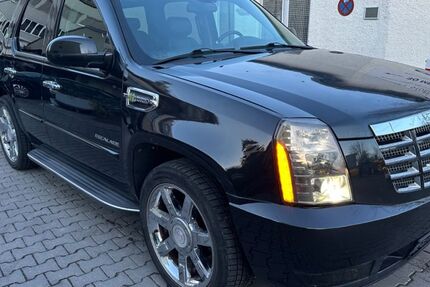 Cadillac Escalade 199.000 km 12.300 &euro; München 80939