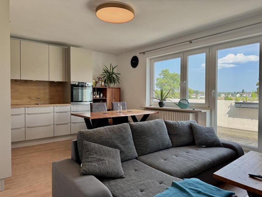 VON PRIVAT: Moderne 2,5-Zi.-DG-Wohnung in Karlsfeld
