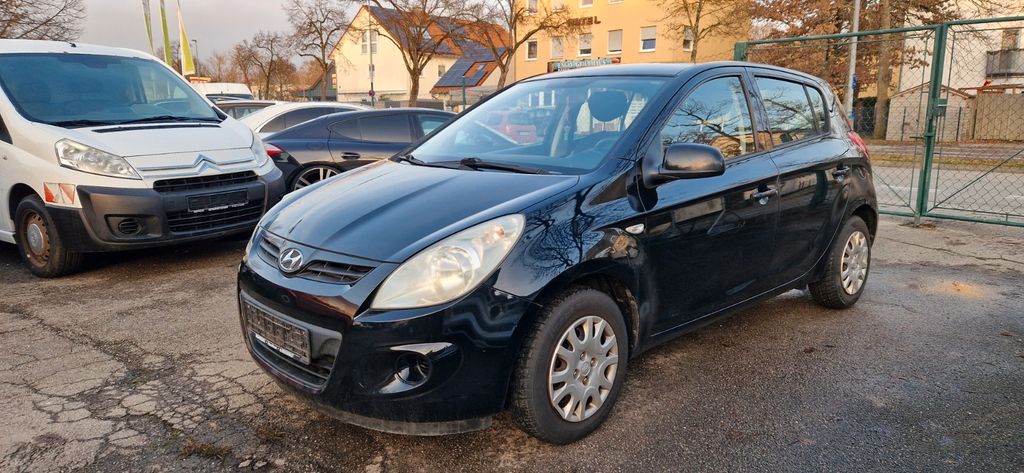 Hyundai i20 99.715 km 1.699 &euro; Fürstenfeldbruck 82256