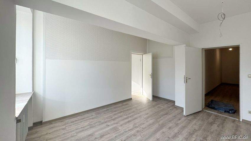 Gewerbeobjekt Fürstenfeldbruck - 9 Zimmer, 228 m&sup2;, 3.420&euro; | Angebot:25247718