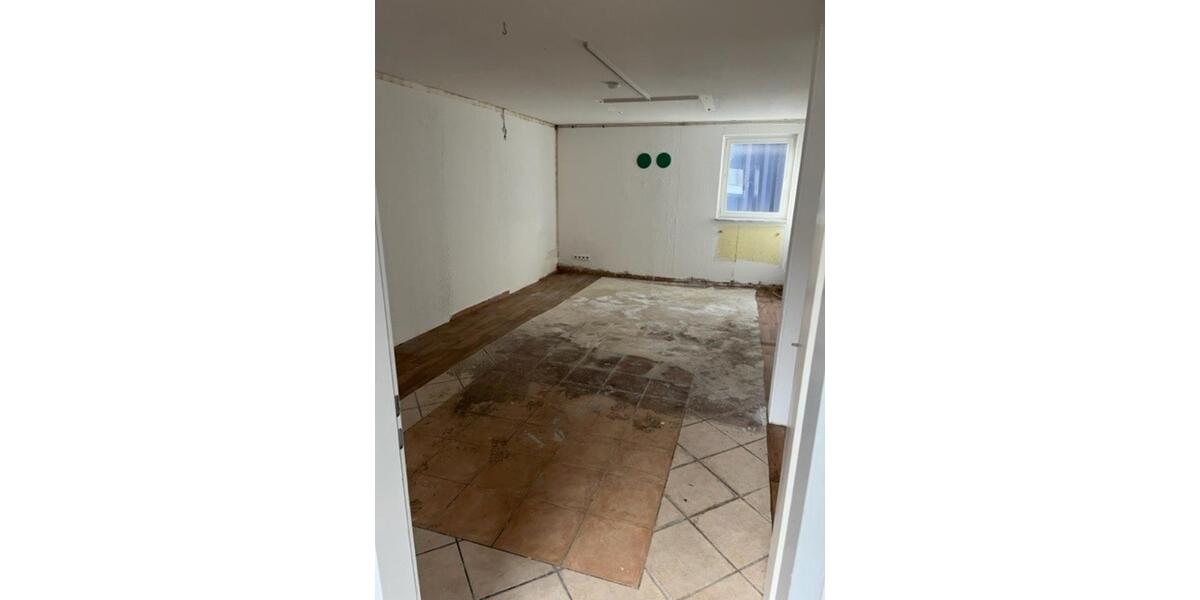 Gewerbliches Grundstück 1.138 m² | umzäunt | Halle & Hoffläche zimmer
