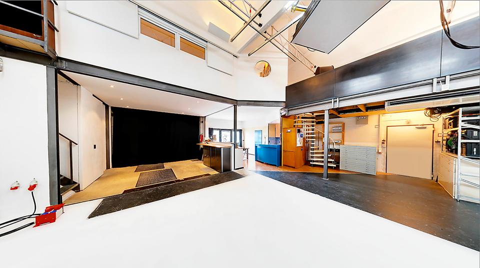 Fotostudio im Münchner Norden – flexible Tagesmiete + Equipment zimmer