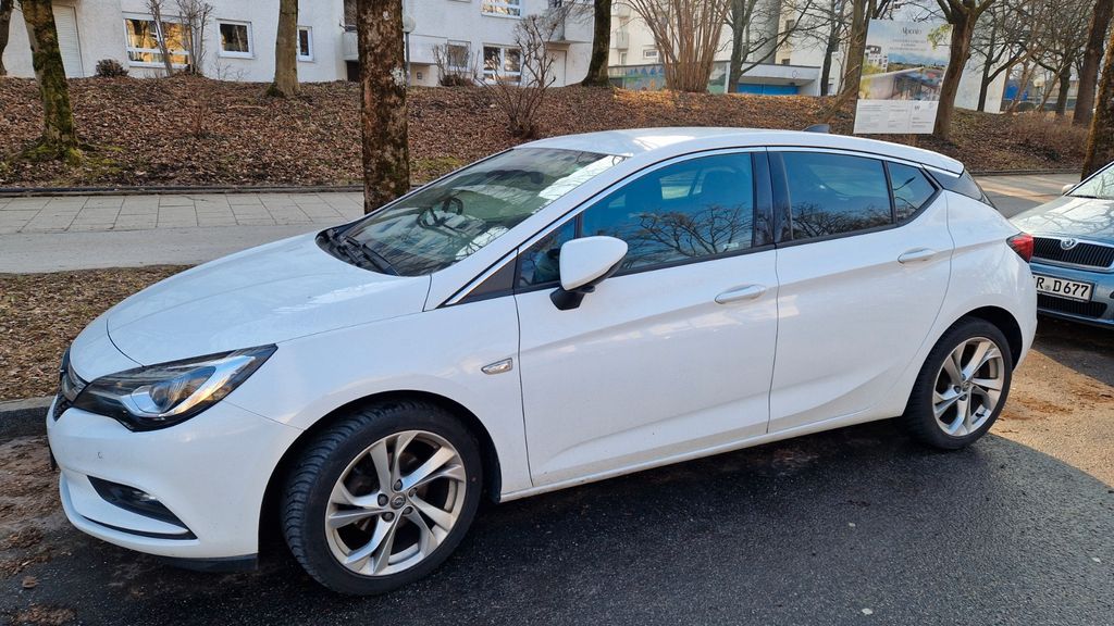Opel Astra 99.000 km 11.900 &euro; München 81375