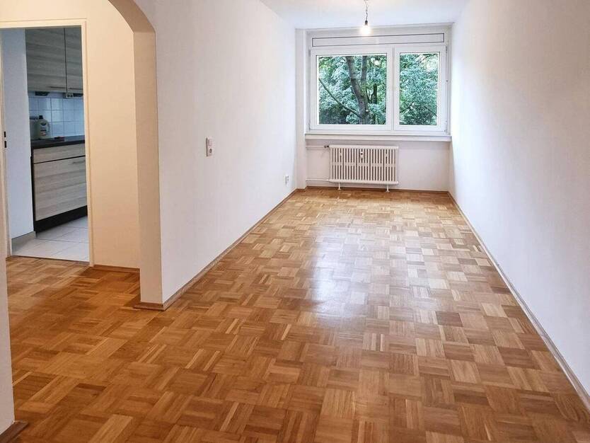 Helle 2,5-Zimmer-Wohnung mit großem Westbalkon - sofort bezugsfertig