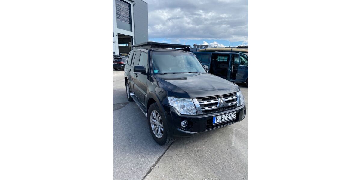 Mitsubishi Pajero 241.800 km 17.999 &euro; München 80637