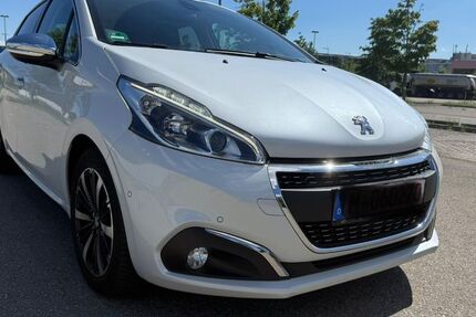 Peugeot 208 108.800 km 7.444 &euro; München 81243