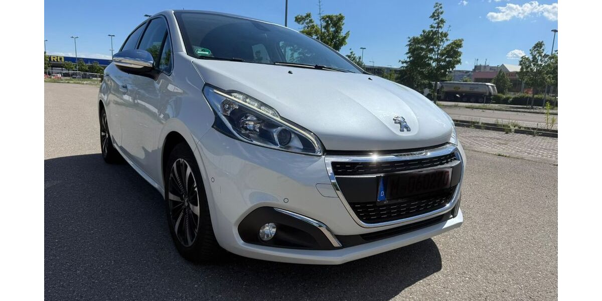 Peugeot 208 108.800 km 7.999 &euro; München 81243