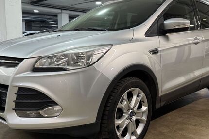 Ford Kuga 138.491 km 9.999 € München 81677