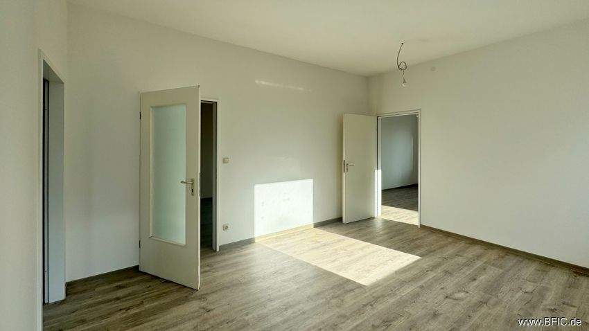 Gewerbeobjekt Fürstenfeldbruck - 9 Zimmer, 228 m&sup2;, 3.420&euro; | Angebot:25247718