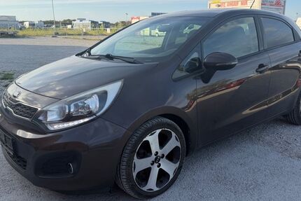 Kia Rio 115.000 km 3.999 &euro; München 81829