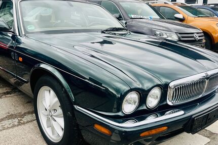 Jaguar XJ 157.000 km 9.900 &euro; München 81825
