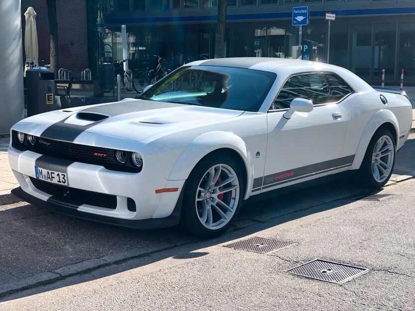 Dodge Challenger 18.000 km 57.000 € münchen 80634