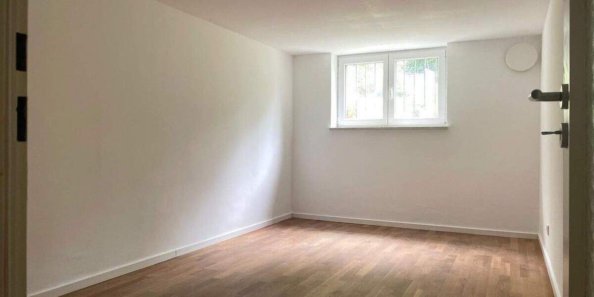 Gartenwohnung, frisch renoviert mit neuer Heiztechnik, 4+2 Zimmer 6 zimmer