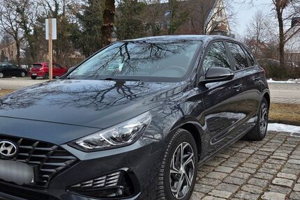 Hyundai i30 27.900 km 13.890 &euro; München 81825