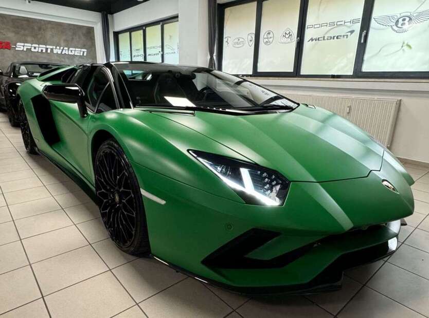 Lamborghini Aventador 18.834 km 435.000 € München 81827