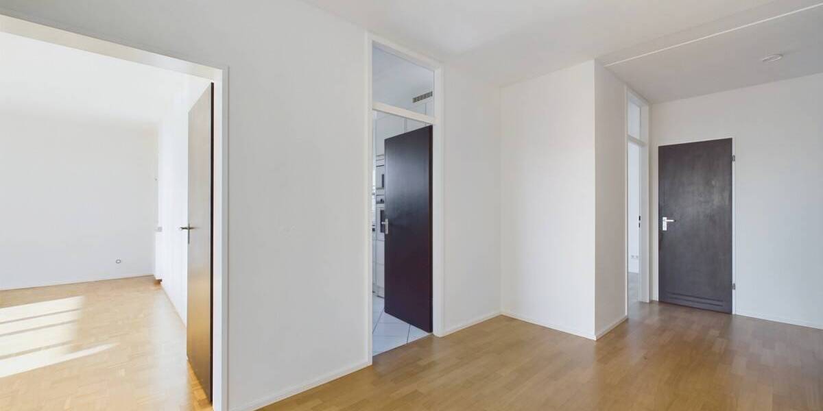 Etagenwohnung München Bogenhausen - 3 Zimmer, 93 m&sup2;, 2.200&euro; | Angebot:26487108