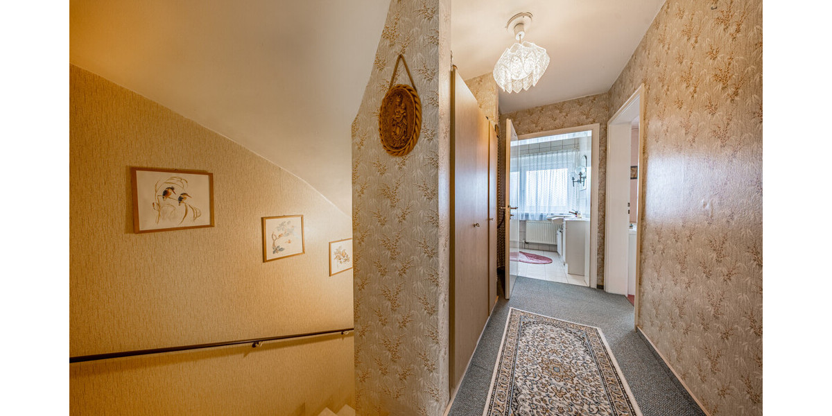 • REIHENHAUS MIT GESTALTUNGSPOTENZIAL • 5 zimmer