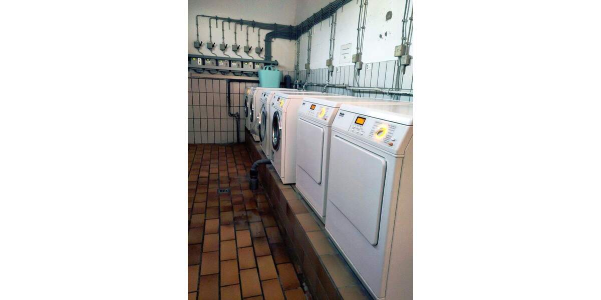 Mit dem Lift ins Einkaufszentrum: mietfreies Apartment, Stellplatz, Inventar, provisionsfrei 1 zimmer