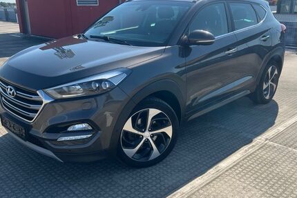 Hyundai TUCSON 195.673 km 12.900 &euro; München 81829