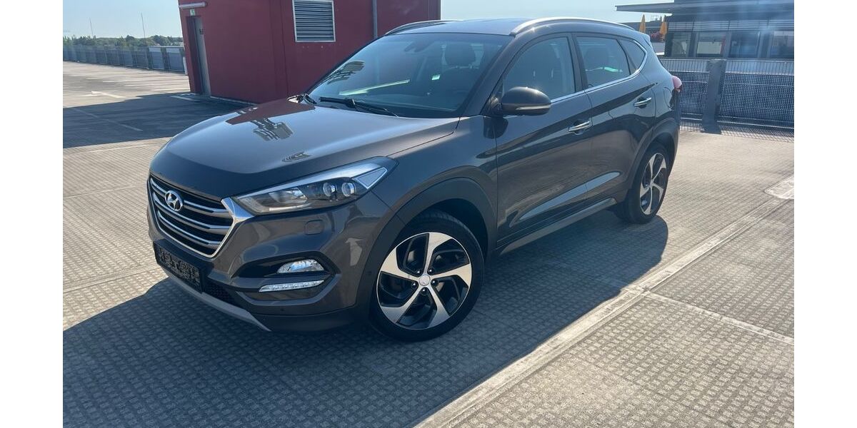 Hyundai TUCSON 195.673 km 12.900 &euro; München 81829