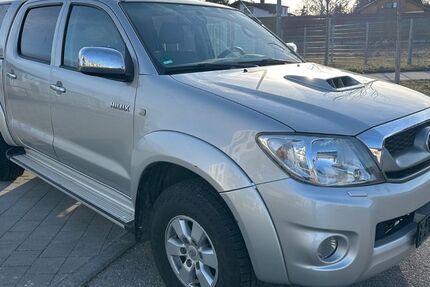 Toyota Hilux 162.000 km 19.900 &euro; Höhenkirchen-Siegertsbrunn 85635