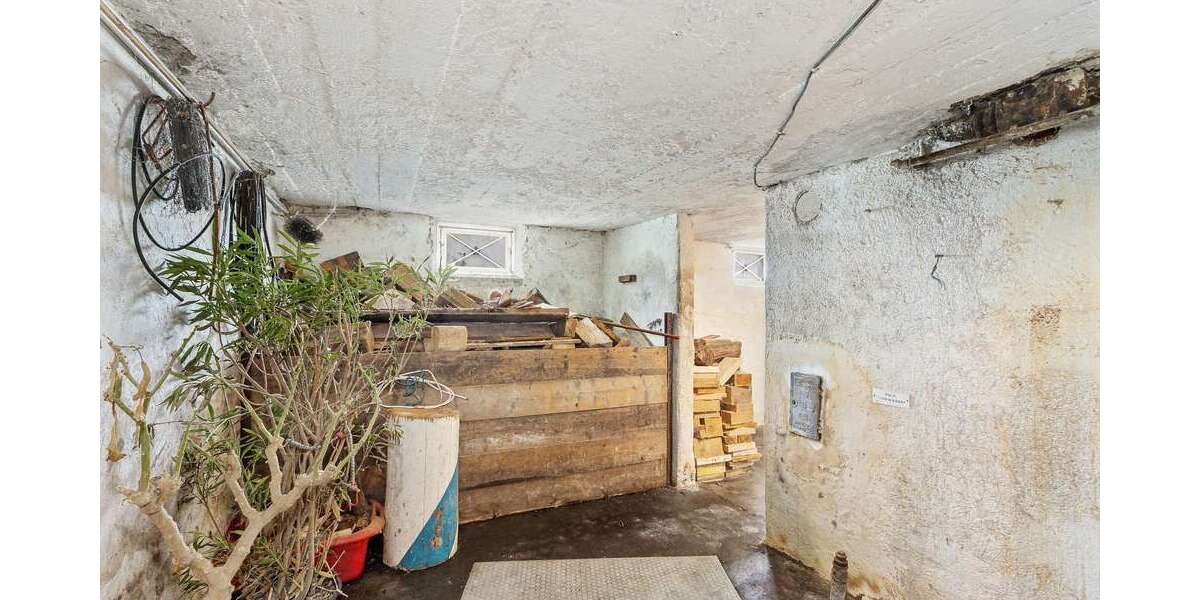 Kleines EFH mit Anbau-Umbau-Neubaupotential auf großem Grundstück - Einfamilienhaus München Aubing-Lochhausen-Langwied | Angebot:26290600