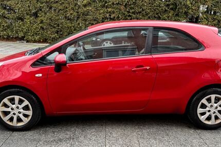 Kia Rio 85.000 km 4.980 &euro; München 81827
