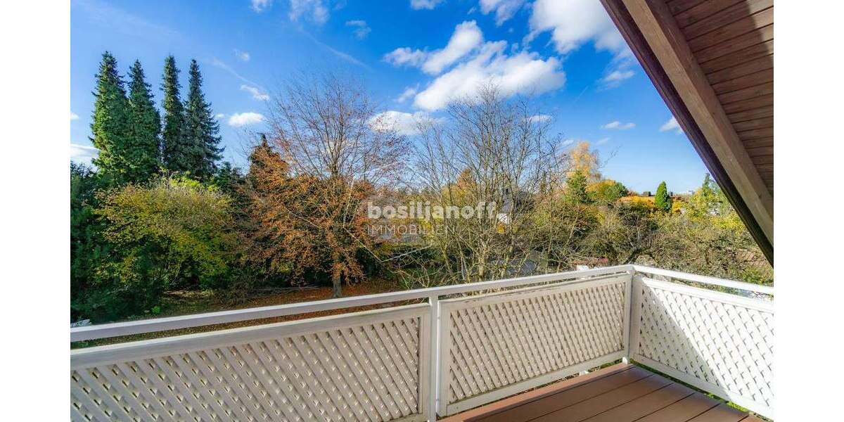 GROSSZÜGIGE 4-ZIMMER-DACHGESCHOSSWOHNUNG MIT BALKON IN RUHIGER LAGE 4 zimmer