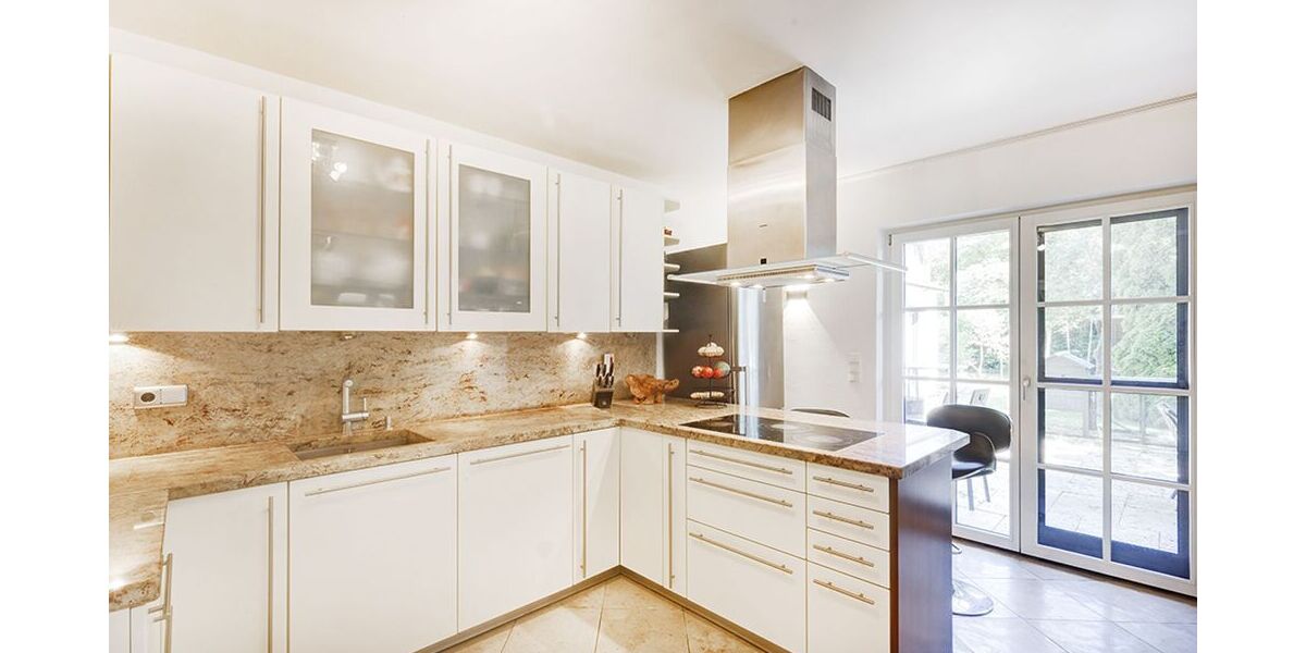 Privatverkauf - ohne Provision! Mediterranes Mehrgenerationenhaus mit über 400 m² nutzbarer Flä - Gewerbeobjekt Gilching | Angebot:26918360