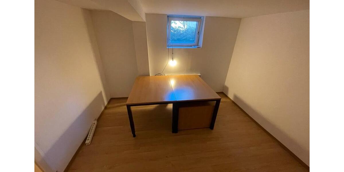 50 m² Lager- oder Bürofläche mit eigener Tür zimmer