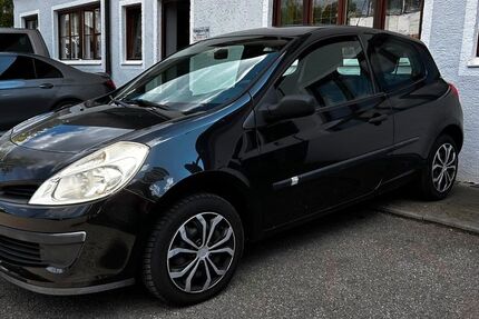 Renault Clio 144.000 km 1.390 &euro; München 81479