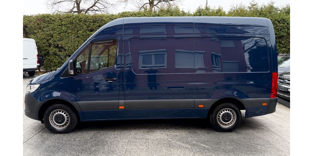 Mercedes-Benz Sprinter 131.000 km 17.980 &euro; München 81827